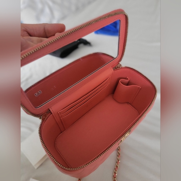 ❌SOLD❌Chanel Pink Small Vanity - Picture 12 of 15
